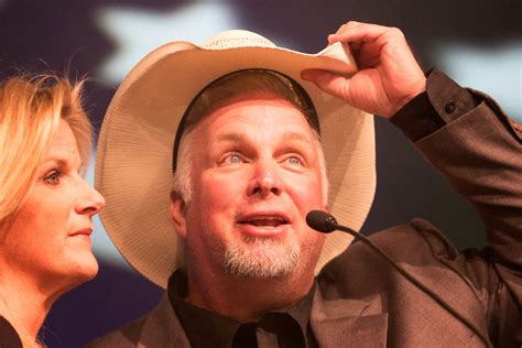 Why Isn't Garth Brooks on Apple Music and Other Related Factors Discovered